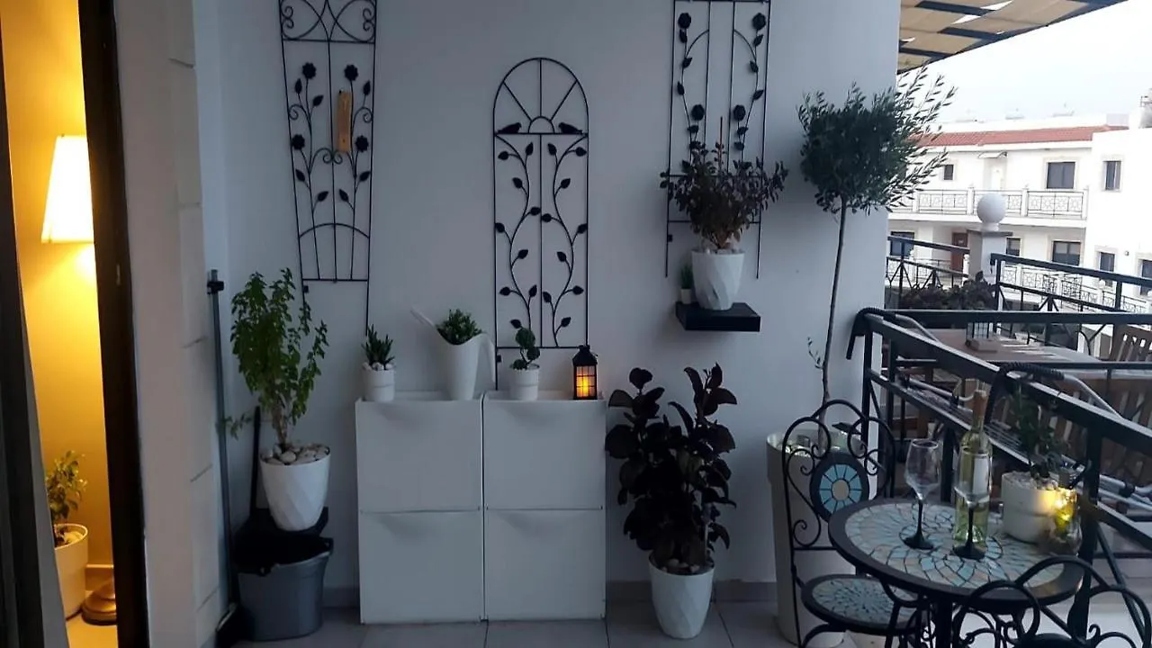 Paramount Gardens Resorts C202 Larnaca Apartmán
