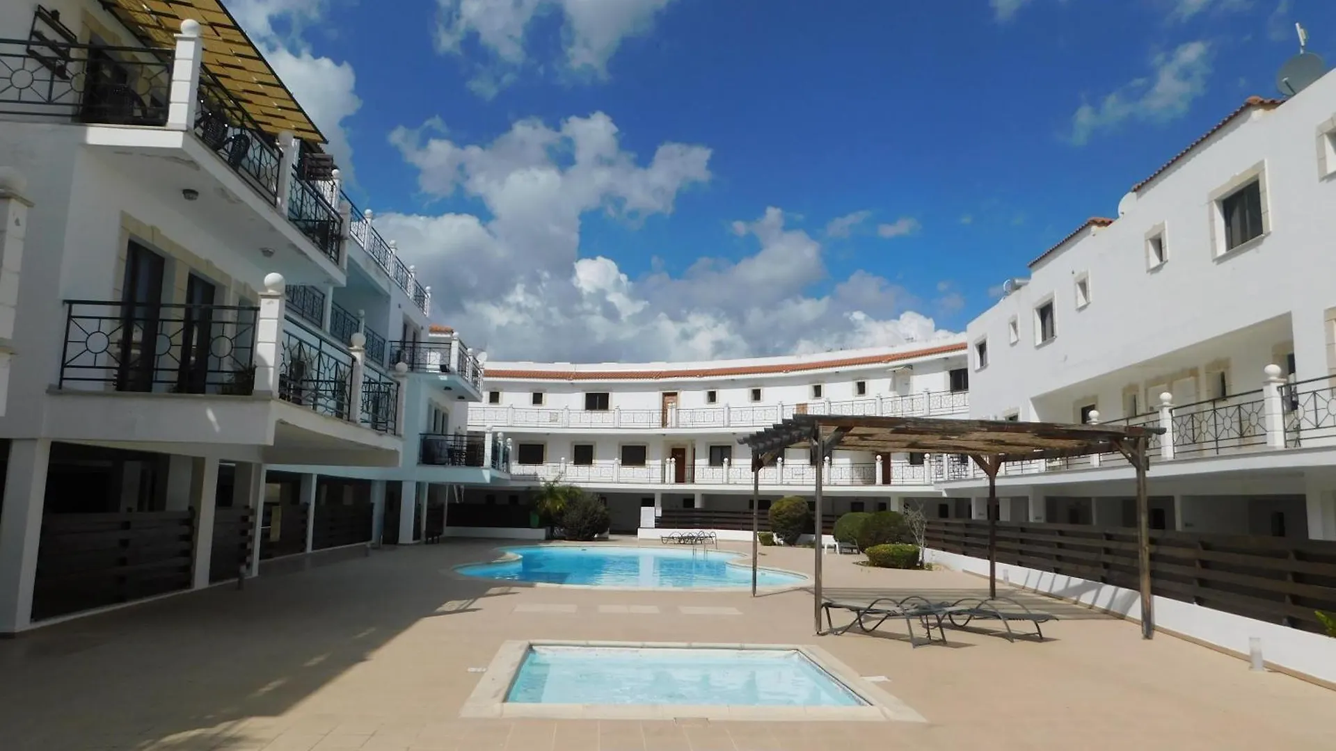 Paramount Gardens Resorts C202 Larnaca 0*,  Cypern